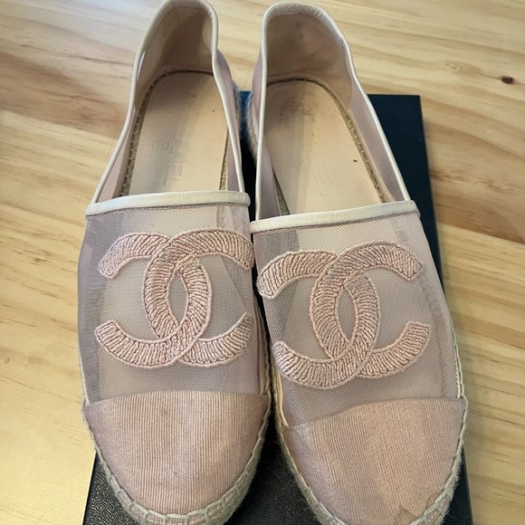 CHANEL Interlocking CC Logo Leather Trim Embellishment Espadrilles - Picture 4 of 5